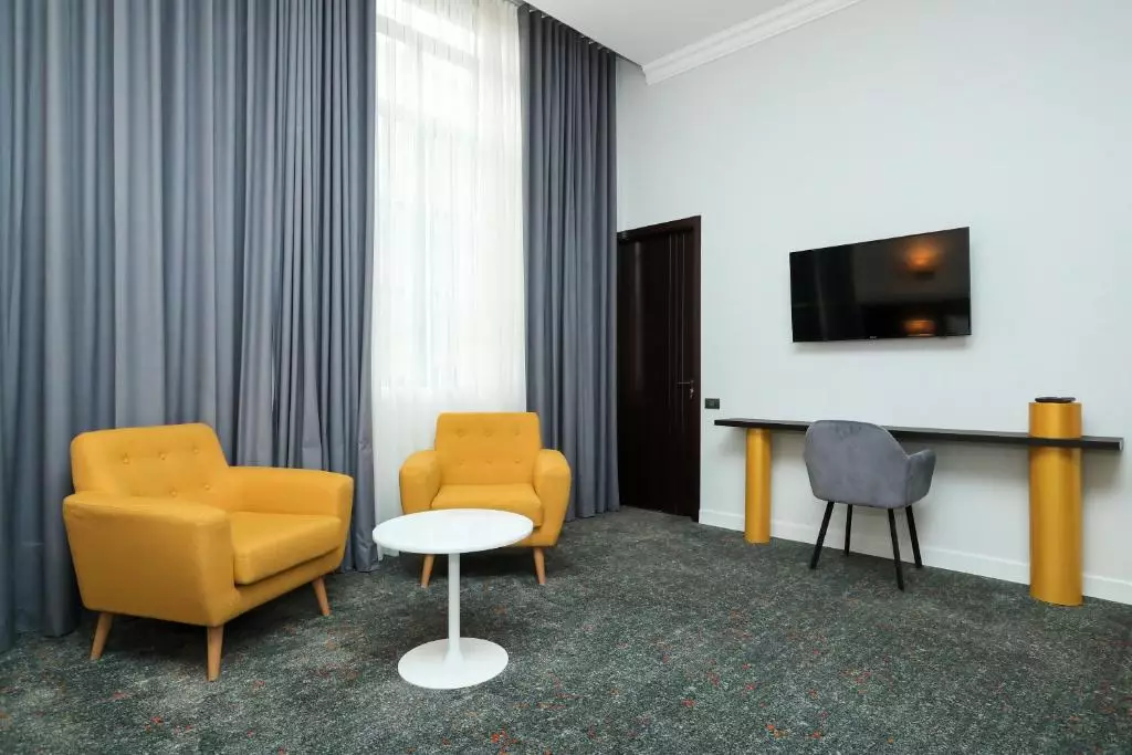 Pine Astoria Hotel